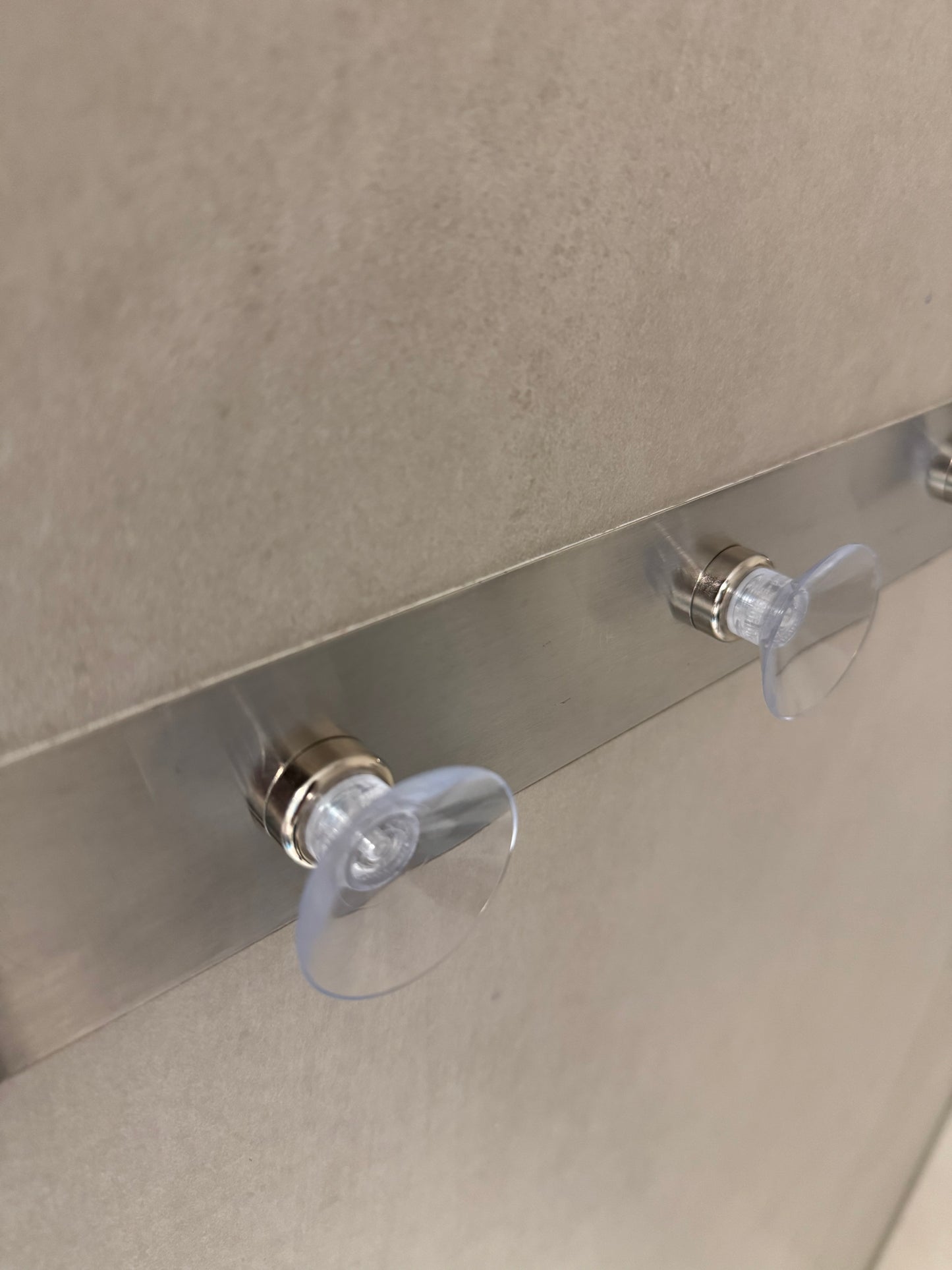 Innovatives Duschregal aus magnetischen Edelstahl, ohne Bohren
